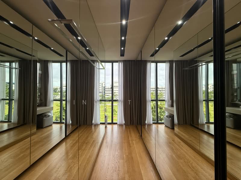 Belgravia Villas, 200 Ang Mo Kio Avenue 5, 5 Bedrooms, 3,961 sqft, Cluster House For Sale, by Vincent Lim, 500171230 - Walk-in Wardrobe - PropertyGuru.com.sg