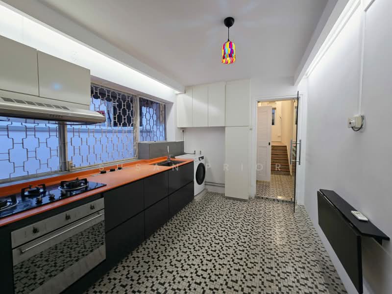 Tiong Bahru Estate, Tiong Poh, Tiong Bahru Road, 3 Bedrooms, 960 sqft, Walk-up Apartment For Rent, by Susan Prior, 500171234 - Kitchen - PropertyGuru.com.sg