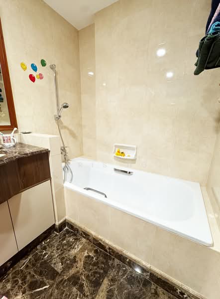 East Meadows, 30 Tanah Merah Kechil Road, 3 Bedrooms, 1,356 sqft, Condominium For Sale, by Iris Ng, 500171237 - Bathroom - PropertyGuru.com.sg