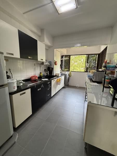 241 Compassvale Walk, 241 Compassvale Walk, 3 Bedrooms, 1,076 sqft, HDB Flat For Sale, by Natasha Goh, 500171247 - Kitchen - PropertyGuru.com.sg