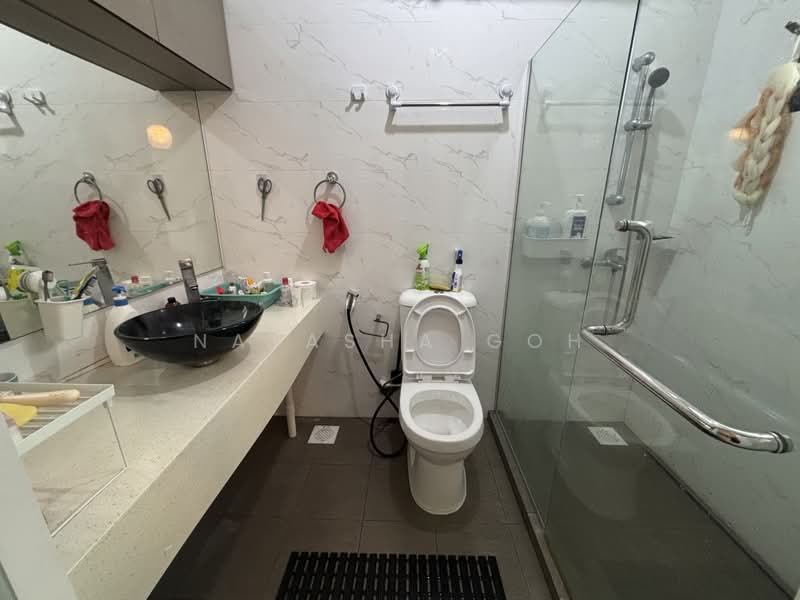 241 Compassvale Walk, 241 Compassvale Walk, 3 Bedrooms, 1,076 sqft, HDB Flat For Sale, by Natasha Goh, 500171247 - Bathroom - PropertyGuru.com.sg