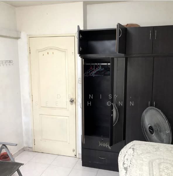 688 Jurong West Central 1, 688 Jurong West Central 1, Room Rental, 125 sqft, HDB Flat For Rent, by Dennis Seetoh Onn, 500171271 - Wardrobe - PropertyGuru.com.sg