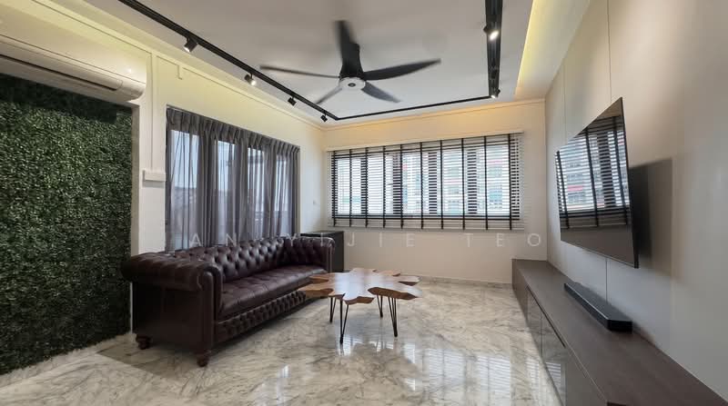 714 Jurong West Street 71, 714 Jurong West Street 71, 3 Bedrooms, 1,571 sqft, HDB Flat For Sale, by Ian Yijie Teo, 500171283 - Living Room - PropertyGuru.com.sg