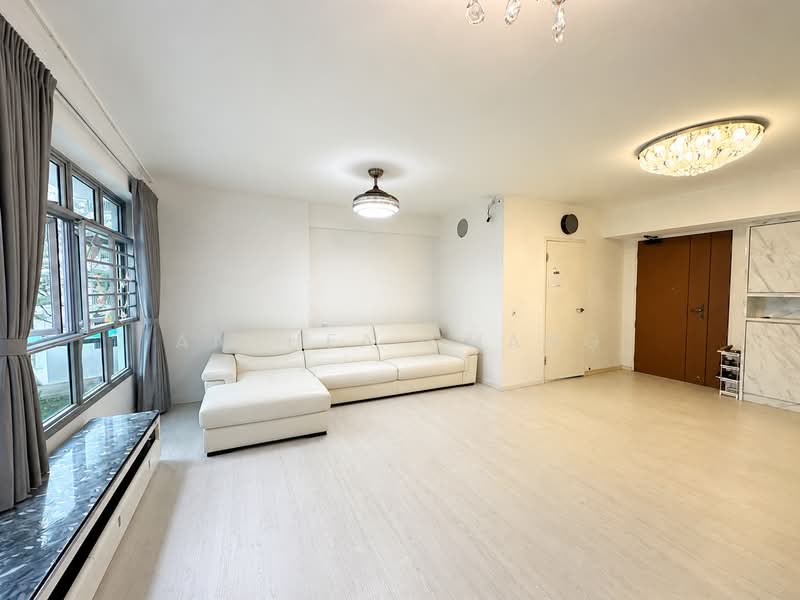815B Choa Chu Kang Avenue 7, 815B Choa Chu Kang Avenue 7, 3 Bedrooms, 1,216 sqft, HDB Flat For Sale, by Anthea Chang, 500171287 - Living Room - PropertyGuru.com.sg