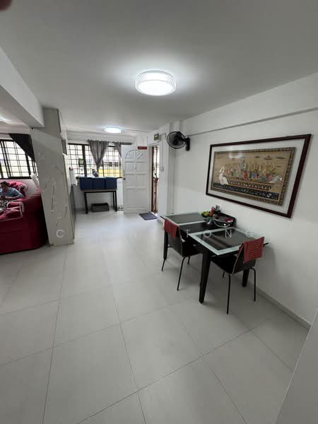 805 Yishun Ring Road, 805 Yishun Ring Road, 3 Bedrooms, 1,313 sqft, HDB Flat For Sale, by Celine Tong, 500171294 - Living Room - PropertyGuru.com.sg