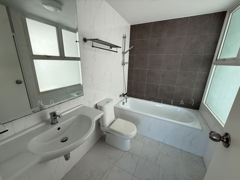 Blossoms @ Woodleigh, 10 Woodleigh Close, 3 Bedrooms, 1,206 sqft, Condominium For Sale, by Ng Lu Li (Celia), 500171297 - Bathroom - PropertyGuru.com.sg