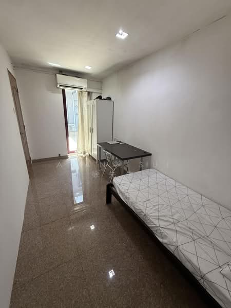 Cheap Bedroom @ Sixth Ave MRT, Sixth Ave, Room Rental, 100 sqft, Terraced House For Rent, by Alan Tsui 徐先生, 500171306 - Bedroom - PropertyGuru.com.sg
