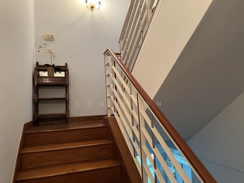 ★ TAI KENG VILLAS ★ CORNER TERRACE ★ BRIGHT & AIRY ★, Jalan Kelichap, 6 Bedrooms, 3,089 sqft, Corner Terrace For Sale, by Soo Hoon, 500171325 - Stairs to Bedrooms - PropertyGuru.com.sg