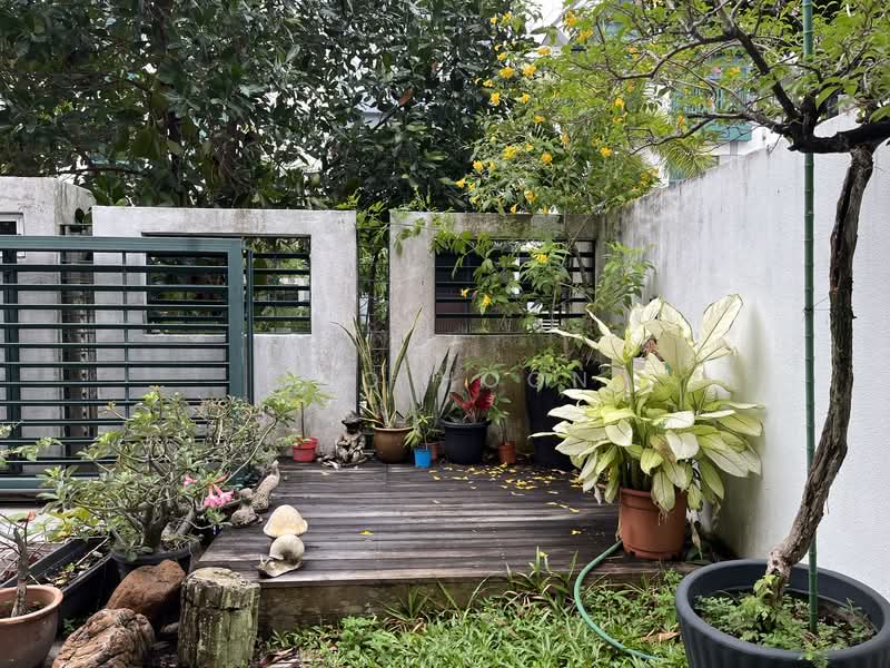 ★ TAI KENG VILLAS ★ CORNER TERRACE ★ BRIGHT & AIRY ★, Jalan Kelichap, 6 Bedrooms, 3,089 sqft, Corner Terrace For Sale, by Soo Hoon, 500171325 - Garden - PropertyGuru.com.sg