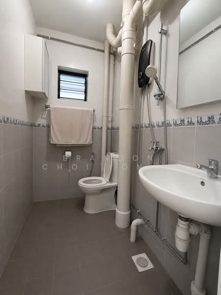 125 Pending Road, 125 Pending Road, 2 Bedrooms, 786 sqft, HDB Flat For Sale, by Brandon Choi Yong Suk, 500171335 - Bathroom - PropertyGuru.com.sg