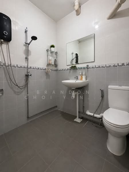 125 Pending Road, 125 Pending Road, 2 Bedrooms, 786 sqft, HDB Flat For Sale, by Brandon Choi Yong Suk, 500171335 - Bathroom - PropertyGuru.com.sg