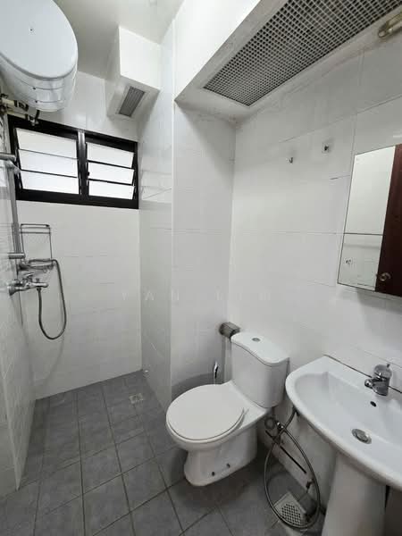 28C Dover Crescent, 28C Dover Crescent, 3 Bedrooms, 1,023 sqft, HDB Flat For Rent, by Yan Lim, 500171350 - Bathroom - PropertyGuru.com.sg