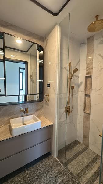 Perfect Ten, 323 Bukit Timah Road, 3 Bedrooms, 1,227 sqft, Condominium For Rent, by Craymond Ching 陈奕充, 500171351 - Bathroom - PropertyGuru.com.sg