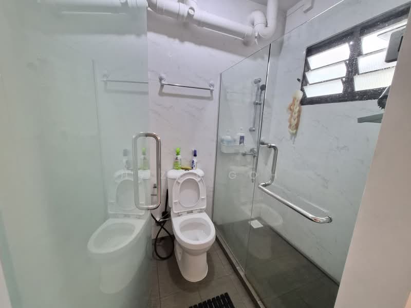 241 Compassvale Walk, 241 Compassvale Walk, 3 Bedrooms, 1,076 sqft, HDB Flat For Sale, by Hazel Goh, 500171353 - Bathroom - PropertyGuru.com.sg