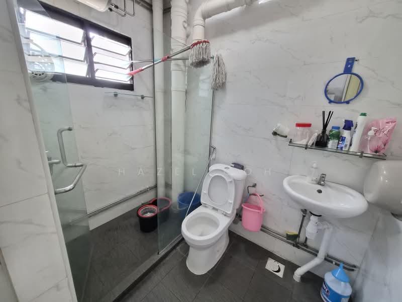 241 Compassvale Walk, 241 Compassvale Walk, 3 Bedrooms, 1,076 sqft, HDB Flat For Sale, by Hazel Goh, 500171353 - Bathroom - PropertyGuru.com.sg