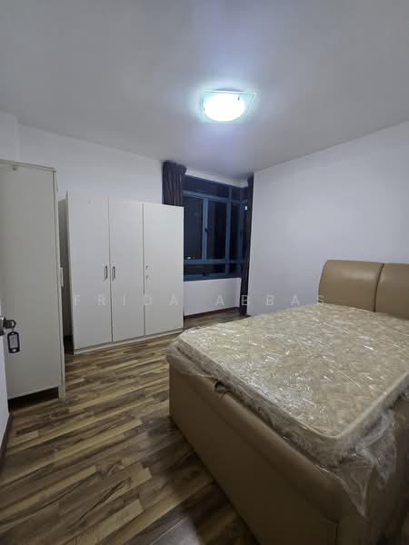 184 Edgefield Plains, 184 Edgefield Plains, 4 Bedrooms, 1,378 sqft, HDB Flat For Sale, by Frida Abbas, 500171354 - Bedroom - PropertyGuru.com.sg