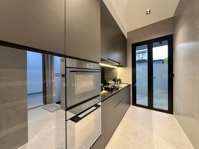 Jalan Sankam, , 5 Bedrooms, 4,834 sqft, Terraced House For Sale, by Jermaine Tan, 500171357 - Kitchen - PropertyGuru.com.sg