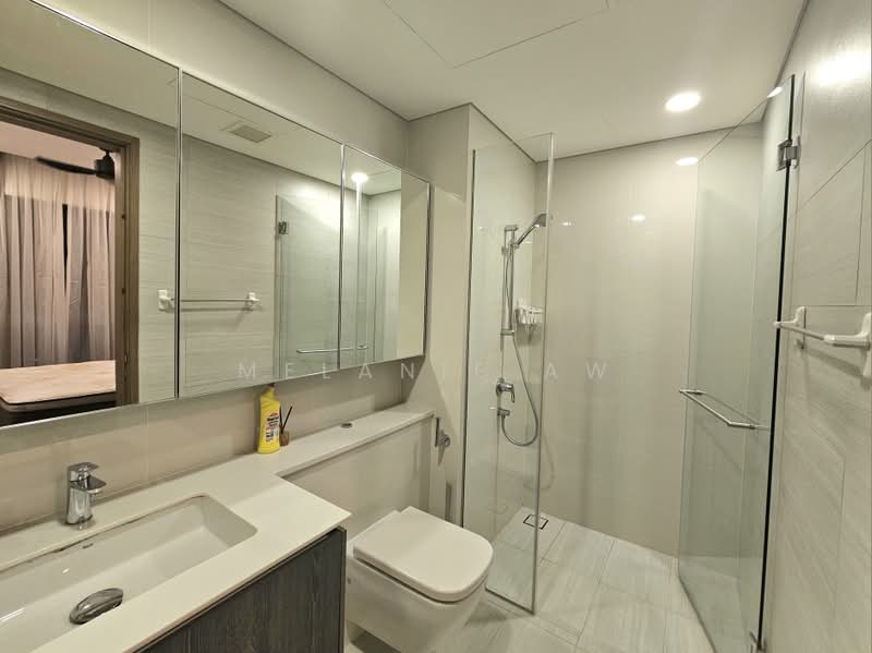 Lakeville, 1 Jurong Lake Link, 2 Bedrooms, 732 sqft, Condominium For Rent, by Melanie Aw, 500171358 - Master bathroom - PropertyGuru.com.sg