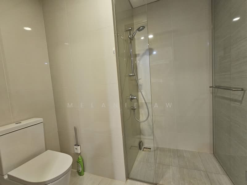 Lakeville, 1 Jurong Lake Link, 2 Bedrooms, 732 sqft, Condominium For Rent, by Melanie Aw, 500171358 - Common bathroom - PropertyGuru.com.sg