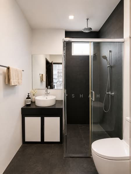 Parc Rosewood, 71 Rosewood Drive, 2 Bedrooms, 581 sqft, Condominium For Sale, by Izmir Shah, 500171360 - Bathroom - PropertyGuru.com.sg