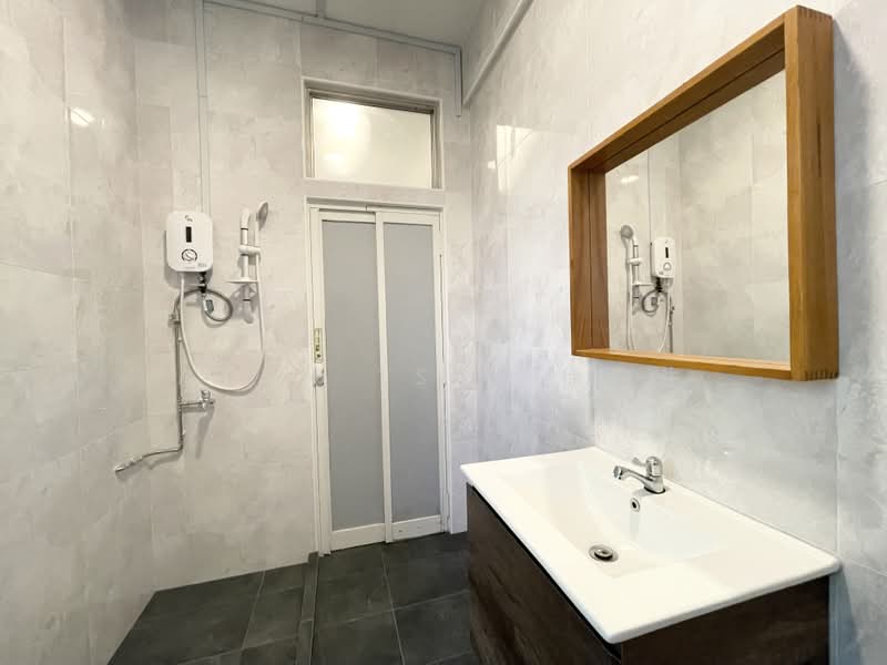 Cheap Bedroom near Somerset, Fort Canning & Great World MRT, , Room Rental, 150 sqft, Apartment For Rent, by Alan Tsui 徐先生, 500171361 - Bathroom - PropertyGuru.com.sg