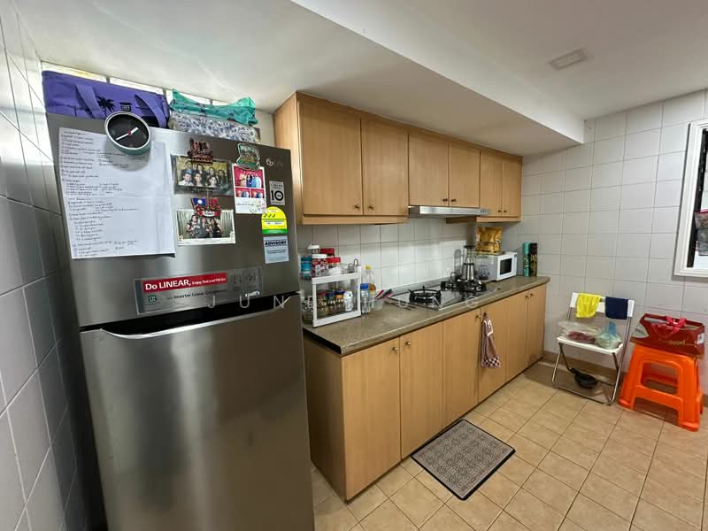 Evergreen Park, 31 Hougang Avenue 7, 3 Bedrooms, 1,240 sqft, Condominium For Rent, by June Hung, 500171366 - Kitchen - PropertyGuru.com.sg