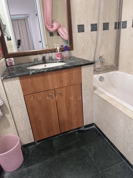 Evergreen Park, 31 Hougang Avenue 7, 3 Bedrooms, 1,240 sqft, Condominium For Rent, by June Hung, 500171366 - Bathroom - PropertyGuru.com.sg