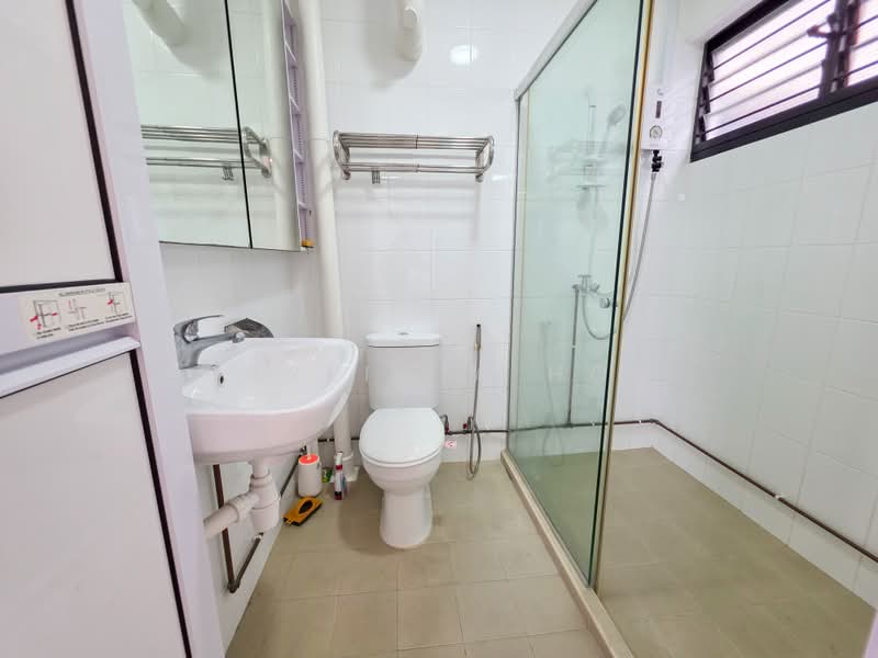 722 Bedok Reservoir Road, 722 Bedok Reservoir Road, 3 Bedrooms, 1,109 sqft, HDB Flat For Rent, by Phylicia Hoe, 500171369 - Bathroom - PropertyGuru.com.sg