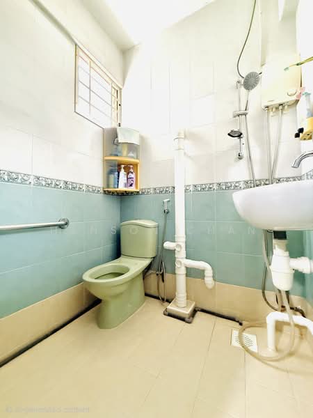 208 Yishun Street 21, 208 Yishun Street 21, 2 Bedrooms, 721 sqft, HDB Flat For Sale, by Hanson Chan, 500171370 - Bathroom - PropertyGuru.com.sg