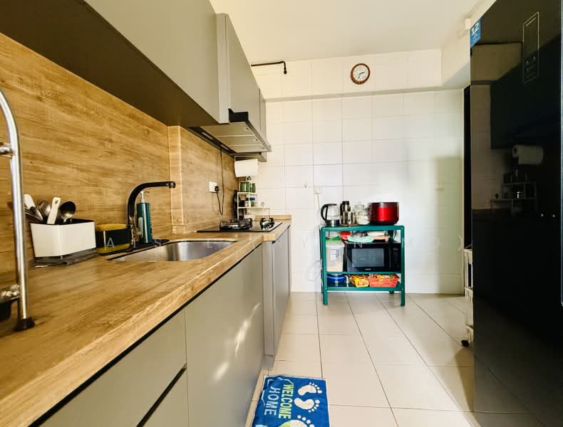 547C Segar Road, 547C Segar Road, 2 Bedrooms, 721 sqft, HDB Flat For Sale, by Faisal (Ryan MD), 500171376 - Kitchen - PropertyGuru.com.sg