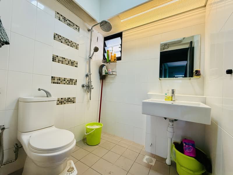 547C Segar Road, 547C Segar Road, 2 Bedrooms, 721 sqft, HDB Flat For Sale, by Faisal (Ryan MD), 500171376 - Bathroom - PropertyGuru.com.sg