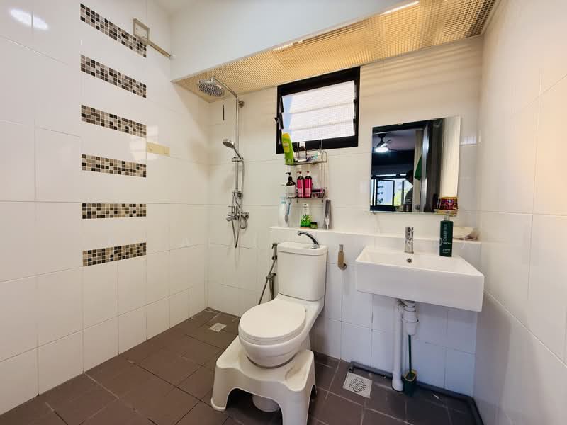 547C Segar Road, 547C Segar Road, 2 Bedrooms, 721 sqft, HDB Flat For Sale, by Faisal (Ryan MD), 500171376 - Bathroom - PropertyGuru.com.sg