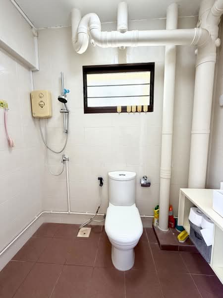 914 Hougang Street 91, 914 Hougang Street 91, 3 Bedrooms, 1,087 sqft, HDB Flat For Rent, by Aaron Loon, 500171379 - Bathroom - PropertyGuru.com.sg