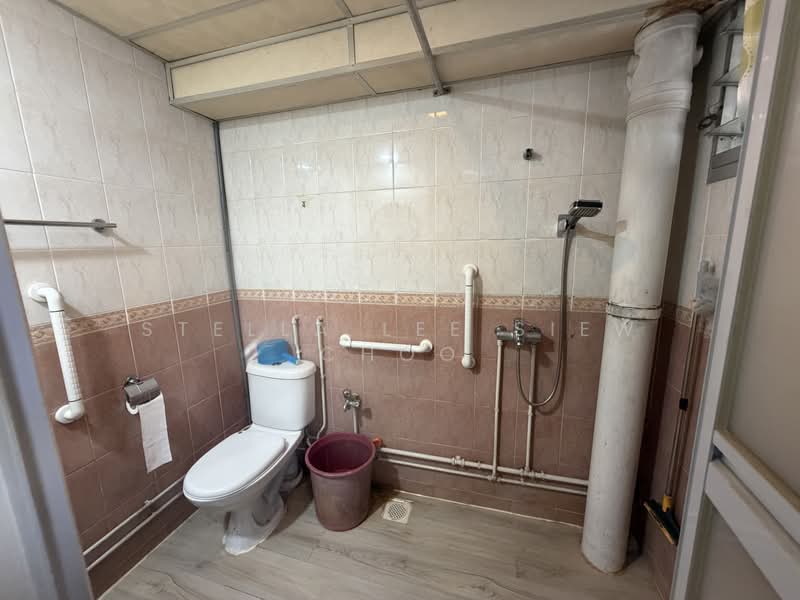 351 Woodlands Avenue 1, 351 Woodlands Avenue 1, 4 Bedrooms, 1,302 sqft, HDB Flat For Sale, by Stella Lee Siew Choo, 500171391 - Bathroom - PropertyGuru.com.sg