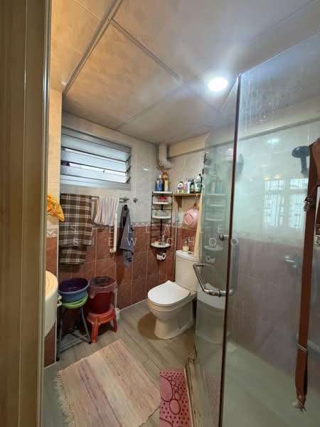 351 Woodlands Avenue 1, 351 Woodlands Avenue 1, 4 Bedrooms, 1,302 sqft, HDB Flat For Sale, by Stella Lee Siew Choo, 500171391 - Bathroom - PropertyGuru.com.sg
