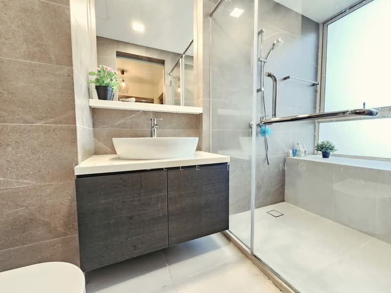 The Estiva, 313 Pasir Panjang Road, 3 Bedrooms, 1,001 sqft, Apartment For Rent, by Michelle Leong, 500171392 - Bathroom - PropertyGuru.com.sg