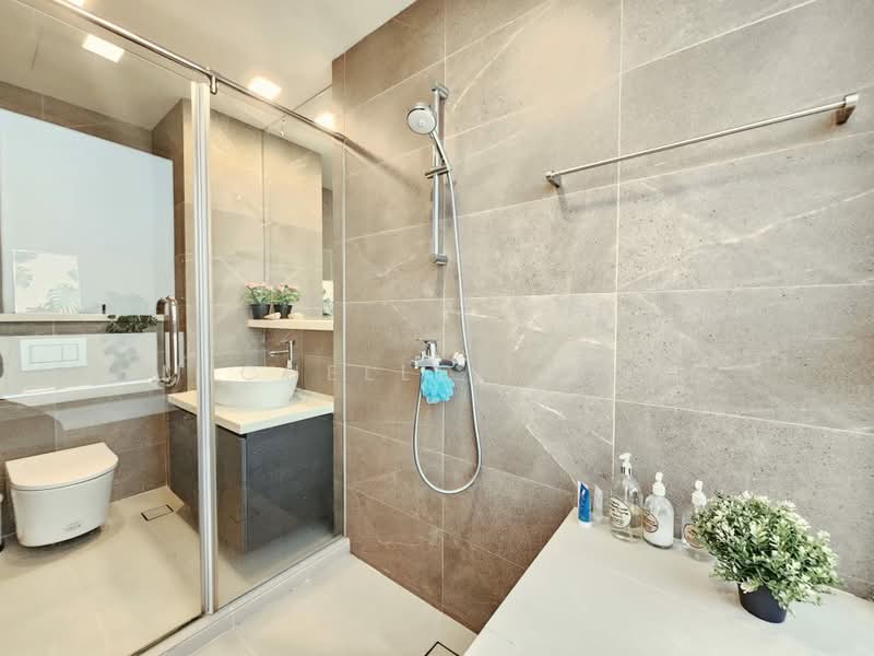 The Estiva, 313 Pasir Panjang Road, 3 Bedrooms, 1,001 sqft, Apartment For Rent, by Michelle Leong, 500171392 - Bathroom - PropertyGuru.com.sg