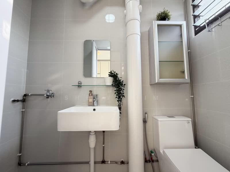 109 Simei Street 1, 109 Simei Street 1, 3 Bedrooms, 1,119 sqft, HDB Flat For Sale, by Sheryl Lim, 500171401 - Bathroom - PropertyGuru.com.sg
