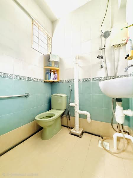 208 Yishun Street 21, 208 Yishun Street 21, 2 Bedrooms, 721 sqft, HDB Flat For Sale, by Candy ZiQi 紫绮, 500171407 - Bathroom - PropertyGuru.com.sg