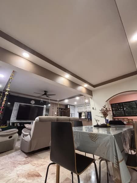 427 Jurong West Avenue 1, 427 Jurong West Avenue 1, 4 Bedrooms, 1,453 sqft, HDB Flat For Sale, by Alan Ng, 500171409 - Living Room - PropertyGuru.com.sg