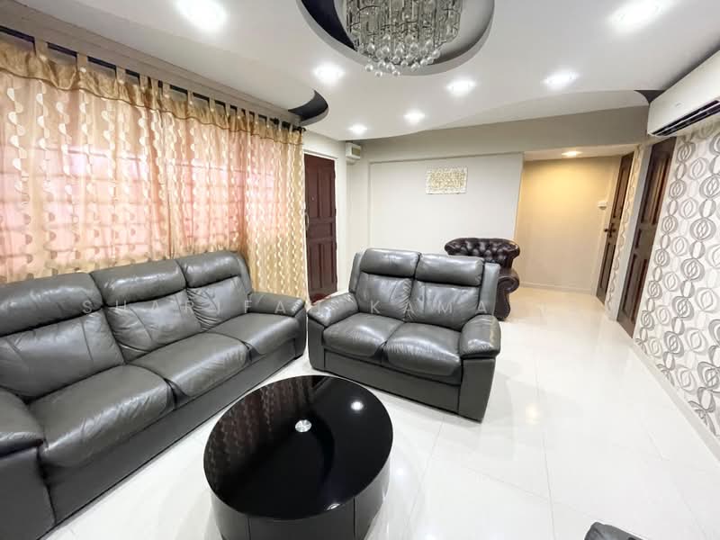 136 Simei Street 1, 136 Simei Street 1, 3 Bedrooms, 904 sqft, HDB Flat For Rent, by Sharifah Kamariah, 500171410 - Living Room - PropertyGuru.com.sg