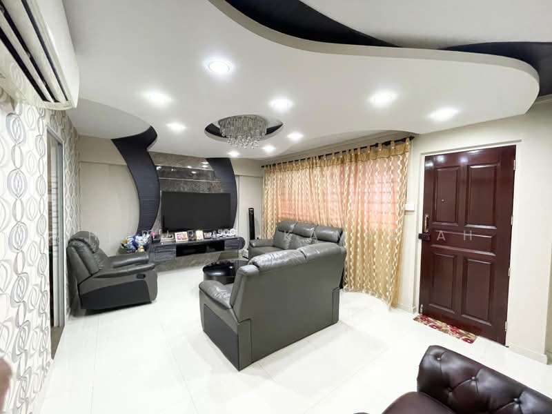 136 Simei Street 1, 136 Simei Street 1, 3 Bedrooms, 904 sqft, HDB Flat For Rent, by Sharifah Kamariah, 500171410 - Living Room - PropertyGuru.com.sg