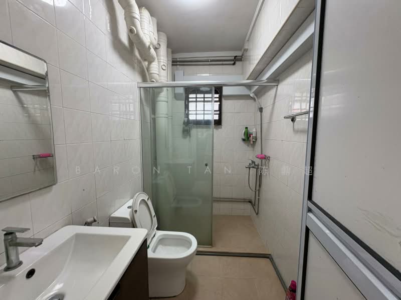 309 Canberra Road, 309 Canberra Road, 3 Bedrooms, 1,506 sqft, HDB Flat For Rent, by Baron Tan 陈鼎超, 500171415 - Bathroom - PropertyGuru.com.sg