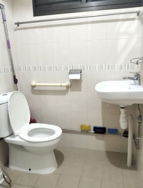 640 Ang Mo Kio Avenue 6, 640 Ang Mo Kio Avenue 6, 3 Bedrooms, 980 sqft, HDB Flat For Rent, by Jerome Tee, 500171422 - Bathroom - PropertyGuru.com.sg