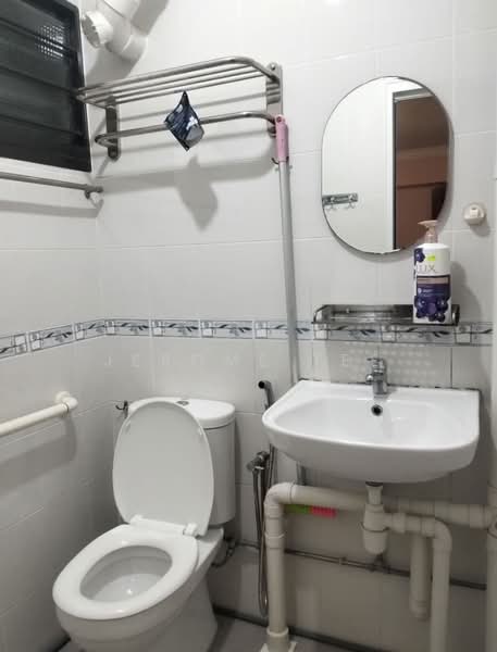 640 Ang Mo Kio Avenue 6, 640 Ang Mo Kio Avenue 6, 3 Bedrooms, 980 sqft, HDB Flat For Rent, by Jerome Tee, 500171422 - Bathroom - PropertyGuru.com.sg