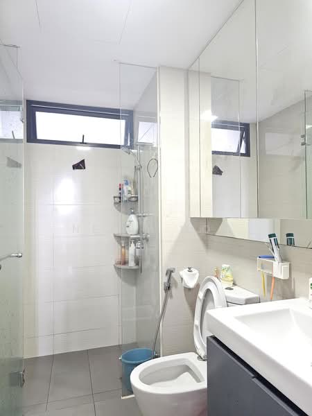 Waterbay, 45 Edgefield Plains, 4 Bedrooms, 1,259 sqft, Executive Condominium For Rent, by Nelly Moo, 500171427 - Bathroom - PropertyGuru.com.sg