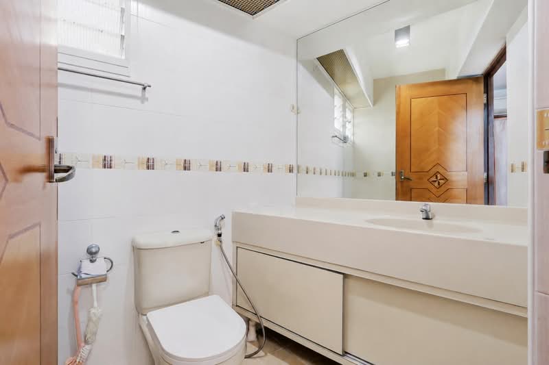 265A Compassvale Link, 265A Compassvale Link, 3 Bedrooms, 990 sqft, HDB Flat For Sale, by Karine Lee, 500171432 - Bathroom - PropertyGuru.com.sg
