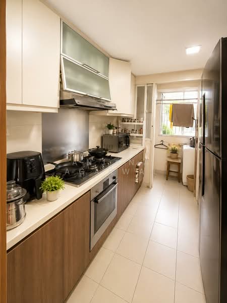 Changi Rise Condo, 18 Simei Rise, 3 Bedrooms, 1,130 sqft, Condominium For Sale, by Anjana Agarwal, 500171435 - Kitchen - PropertyGuru.com.sg