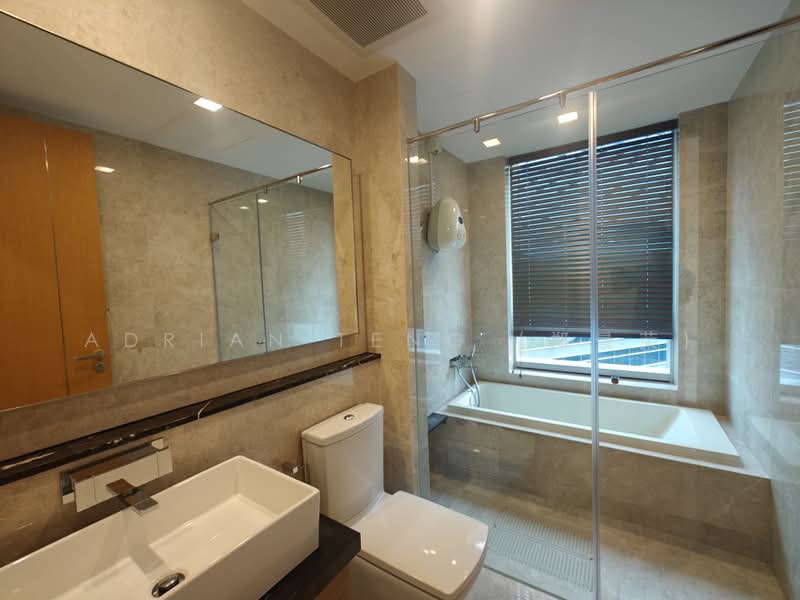 Marina Bay Residences, 18 Marina Boulevard, 5 Bedrooms, 3,975 sqft, Condominium For Sale, by Adrian Teng (郑景荣), 500171440 - Bathroom - PropertyGuru.com.sg
