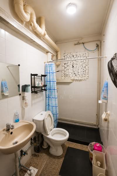 498G Tampines Street 45, 498G Tampines Street 45, 3 Bedrooms, 1,141 sqft, HDB Flat For Sale, by Kenneth Wong, 500171442 - Bathroom - PropertyGuru.com.sg
